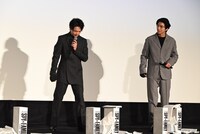 瓦割り後の登壇者たち。