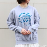 「ぷにるはかわいいスライム ぷにるトレーナー」の着用イメージ。