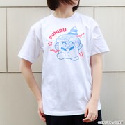 「ぷにるはかわいいスライム ぷにるTシャツ」の着用イメージ。