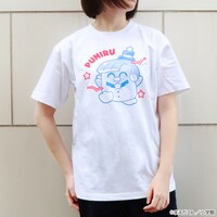 「ぷにるはかわいいスライム ぷにるTシャツ」の着用イメージ。