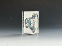 クラウドファンディングのリターン品として用意されるアクリルブロック。