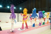 歴代プリキュアの等身大立像。