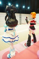 歴代プリキュアの等身大立像。