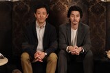 左から上田紀文役の濱津隆之、日野透役の柳俊太郎。 (c)テレビ東京
