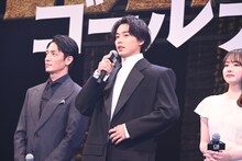 中央が山崎賢人。