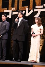 中央が山崎賢人。