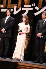 中央が山田杏奈。