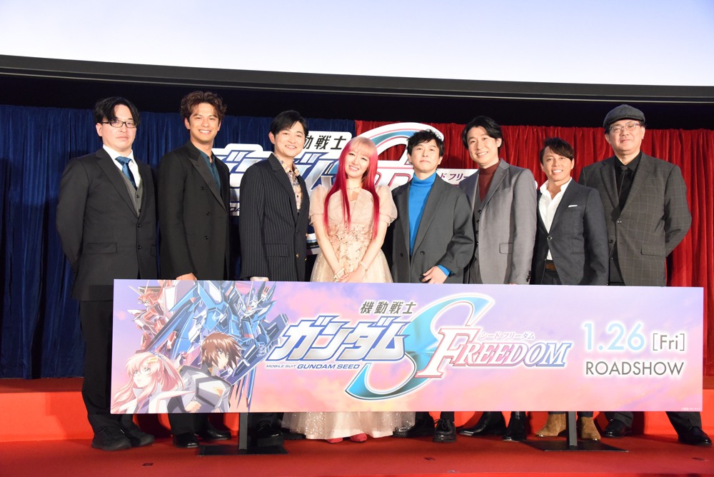 「劇場版『機動戦士ガンダムSEED FREEDOM』」公開直前記念・完成会見イベントの様子。左から仲寿和プロデューサー、森崎ウィン、下野紘、田中理恵、保志総一朗、鈴村健一、西川貴教、福田己津央監督。
