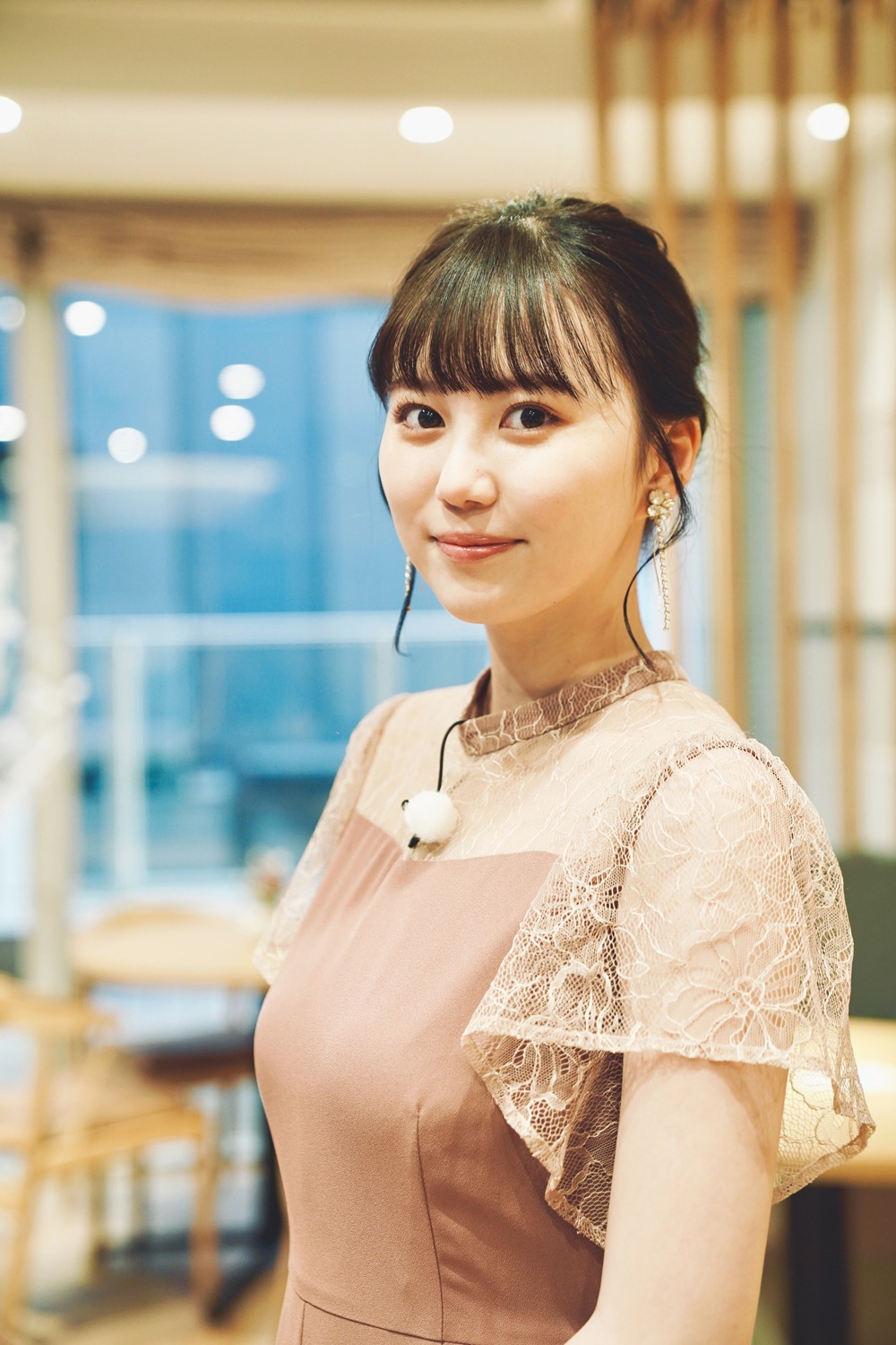三原羽衣扮する市丸かなみ。