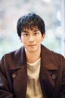 市川知宏扮する鹿間梓。 (c)鈴木有布子/ソルマーレ編集部 (c)TOKYO MX