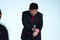 チャンス大城。イベント冒頭の一言挨拶時に「10秒だけカラオケをさせてください」と言い、「どんぐりころころ」の曲調で「かあさんお肩を外しましょ」と歌いながら関節を外すネタを披露した。