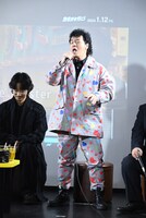 King Gnu「白日」を熱唱するやべきょうすけ。