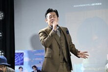 桑名正博「月のあかり」を熱唱する吉永秀平。