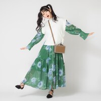 「フリーレン モデル スマホショルダーマルチケース 葬送のフリーレン」の使用イメージ。