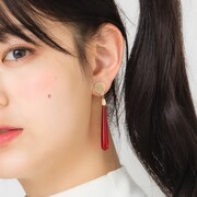 「フリーレン モデル 耳飾り イヤリング／ピアス 葬送のフリーレン」の使用イメージ。