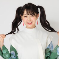 「フリーレン モデル 耳飾り イヤリング／ピアス 葬送のフリーレン」の使用イメージ。