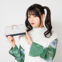 「フリーレン モデル 長財布 葬送のフリーレン」の使用イメージ。