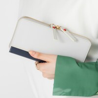 「フリーレン モデル 長財布 葬送のフリーレン」の使用イメージ。