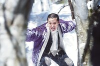 「映画 ゴールデンカムイ ビジュアルブック」の収録カット。(c)野田サトル／集英社 (c)2024映画「ゴールデンカムイ」製作委員会