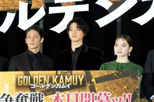 左から玉木宏、山崎賢人、山田杏奈。