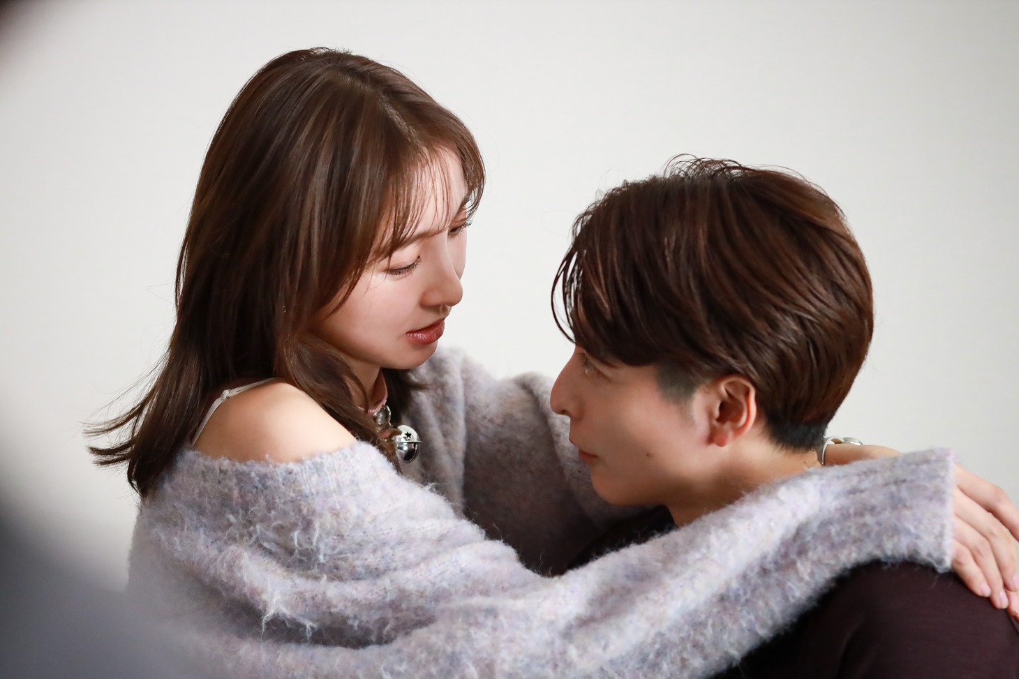 ドラマ「離婚しない男―サレ夫と悪嫁の騙し愛―」第1話の場面写真。