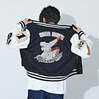 「『機動警察パトレイバー』コラボレーション 98式AV イングラム1号機モデル アウター」の着用例。