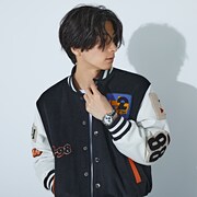 「『機動警察パトレイバー』コラボレーション 98式AV イングラム1号機モデル 腕時計」、「『機動警察パトレイバー』コラボレーション 98式AV イングラム1号機モデル アウター」の着用例。