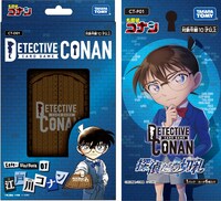 左から「スタートデッキ01『江戸川コナン』」のパッケージ、拡張パック「探偵たちの切札（ジョーカー）」のパッケージ。