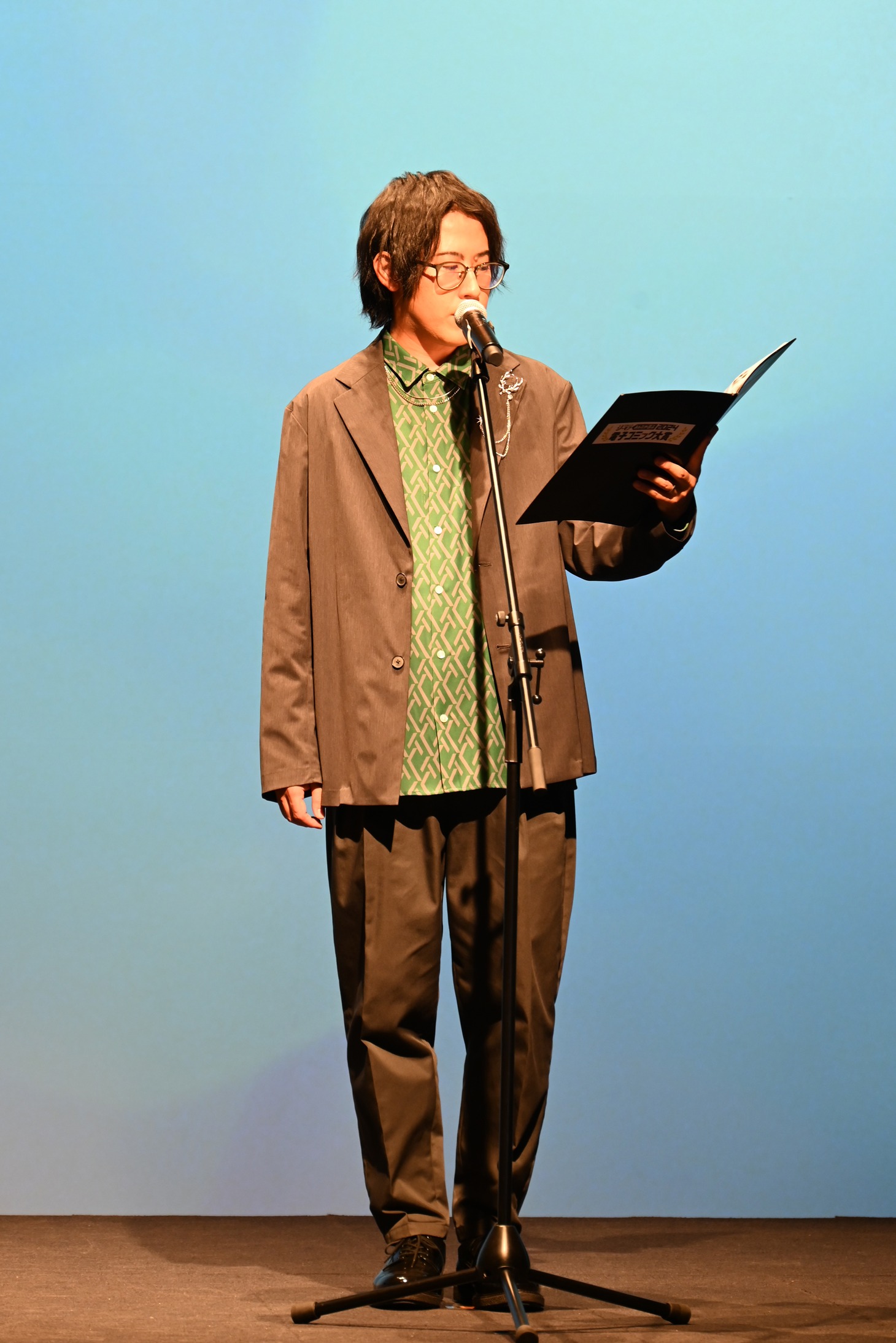 「誰か夢だと言ってくれ」のアテレコに挑戦する白井悠介。