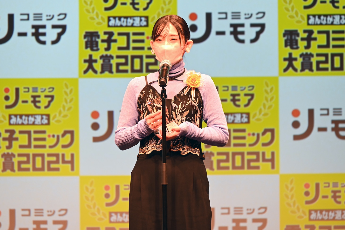 「奈々子と薫 堕落していく、僕たちは。」の作者・つきのおまめ。