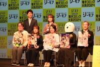 1列目左からしまねこ、マーマレード文庫の三好技知氏、講談社の長野由佳氏、おだやか、森原早苗氏。2列目左から炭田真也氏、マーマレード文庫の三澤茉衣氏。