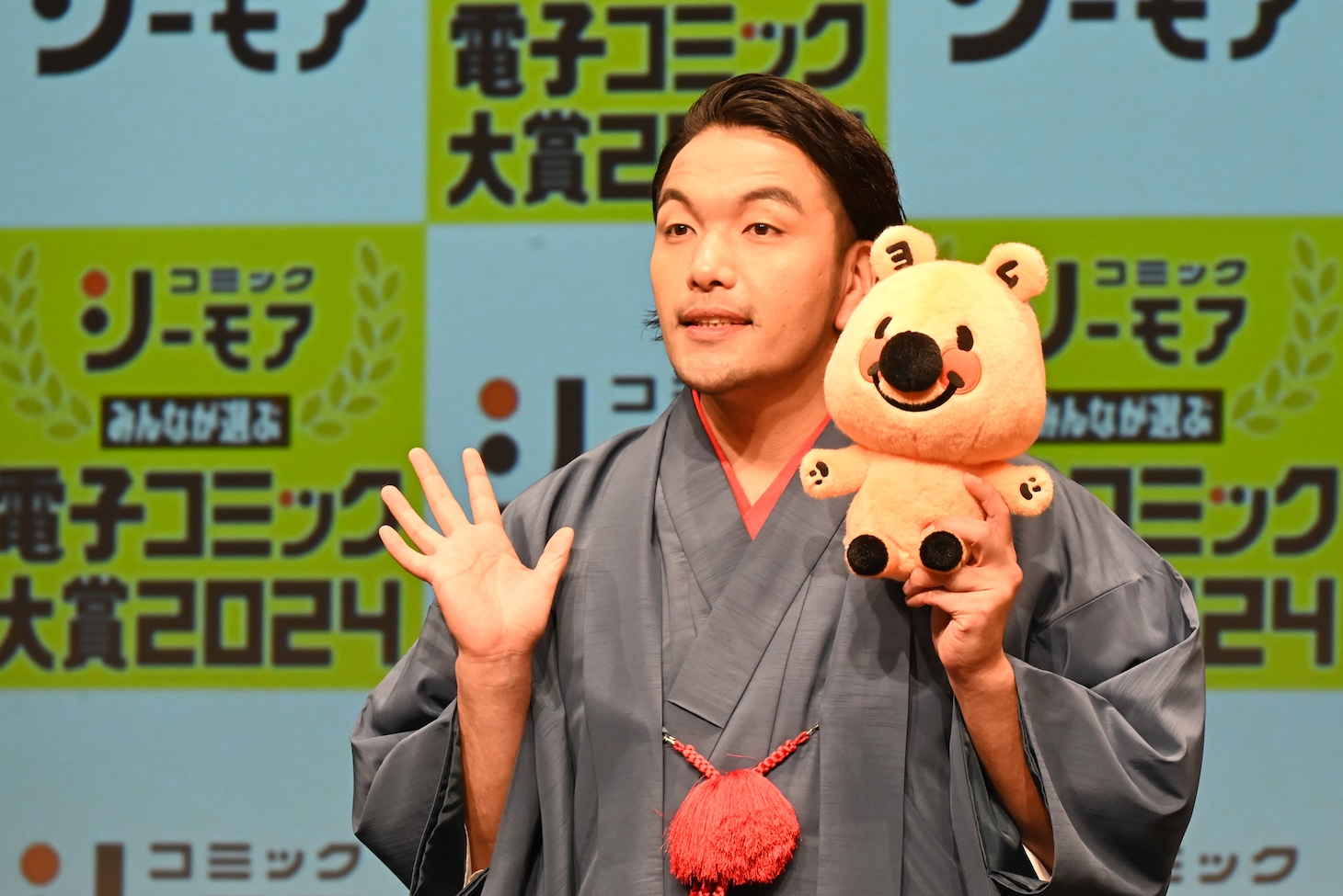 盛山晋太郎とヨムビー。