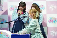 ゲーム「ひみつのアイプリ」にチャレンジする齊藤なぎさ。