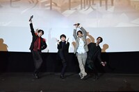 矢野奨吾、内田雄馬、中澤まさとも、江口拓也。ギヴンのポーズ。