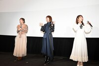 左から加藤英美里、斎藤千和、日高里菜。