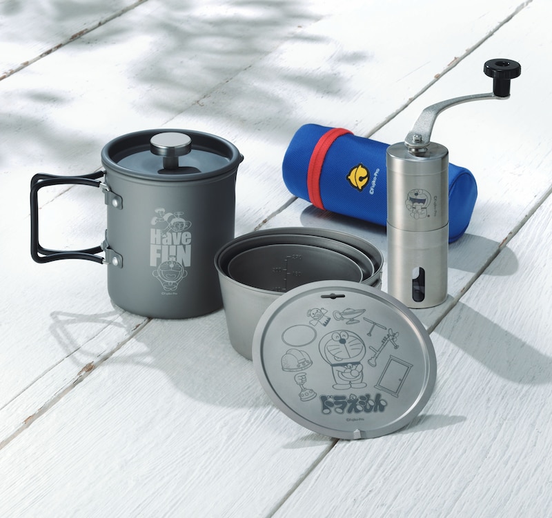 「ドラえもん」アウトドアグッズの告知画像。