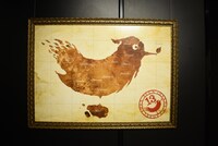 「ACCA13区監察課10周年記念ミュージアム」で展示されたドーワー王国の地図。