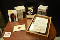 「ACCA13区監察課10周年記念ミュージアム」で展示されたオノ・ナツメの描き下ろしイラスト。