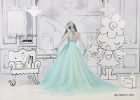 「ご近所物語」をモチーフにした「LU-1007 Blue Green」。実果子が中学時代に作ったフルーツ柄のワンピースからインスパイアされた。フリフリな首元やふんわりとした袖が特徴的。