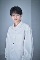 TAKU役の岩崎友泰。