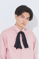 BB loungeボーイ役の水田達貴。