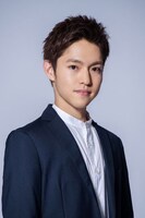 AZALEAスタッフ役の浅野郁哉。