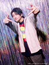 高尾楓弥（BUDDiiS）扮するKABE太人。 (c)四葉夕卜・小川亮・講談社／舞台『パリピ孔明』製作委員会