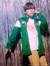 大野紘幸扮するファン1号。 (c)四葉夕卜・小川亮・講談社／舞台『パリピ孔明』製作委員会