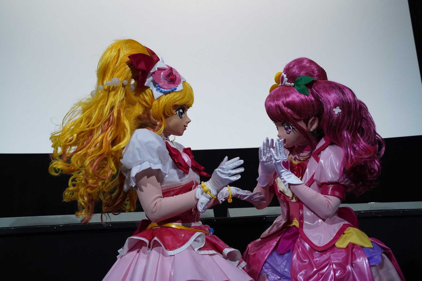 キュアミラクルとキュアグレース。