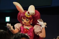 客席に降りたキュアホイップ。