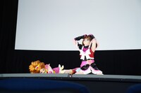 お別れの時間と聞いて崩れ落ちるキュアブルームとキュアブラック。