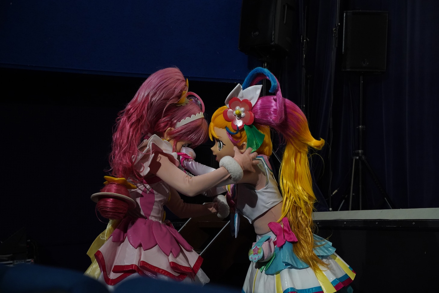 お別れの時間と聞いて寂しがるキュアスターとキュアサマー。