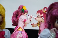 「わんだふるぷりきゅあ！」の話題に反応するプリキュア。