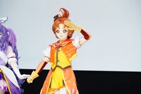 名乗りを披露するキュアウィング。